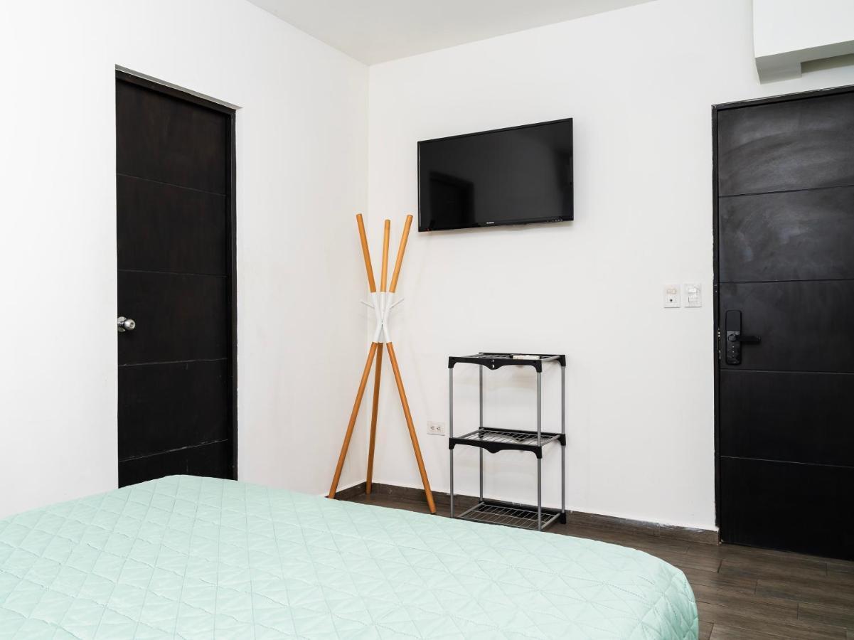 Adhoc Express Hotell Monterrey Eksteriør bilde