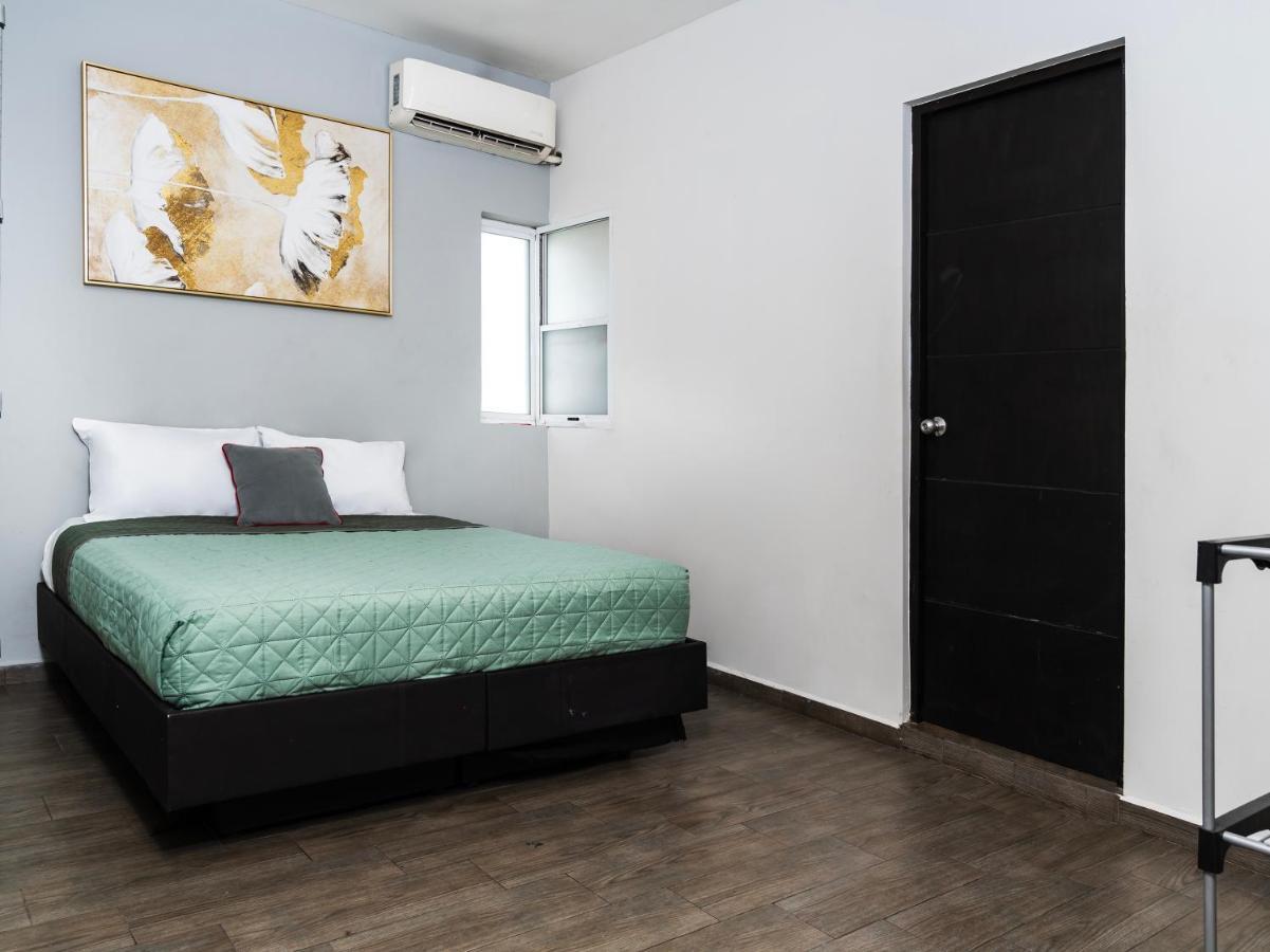 Adhoc Express Hotell Monterrey Eksteriør bilde