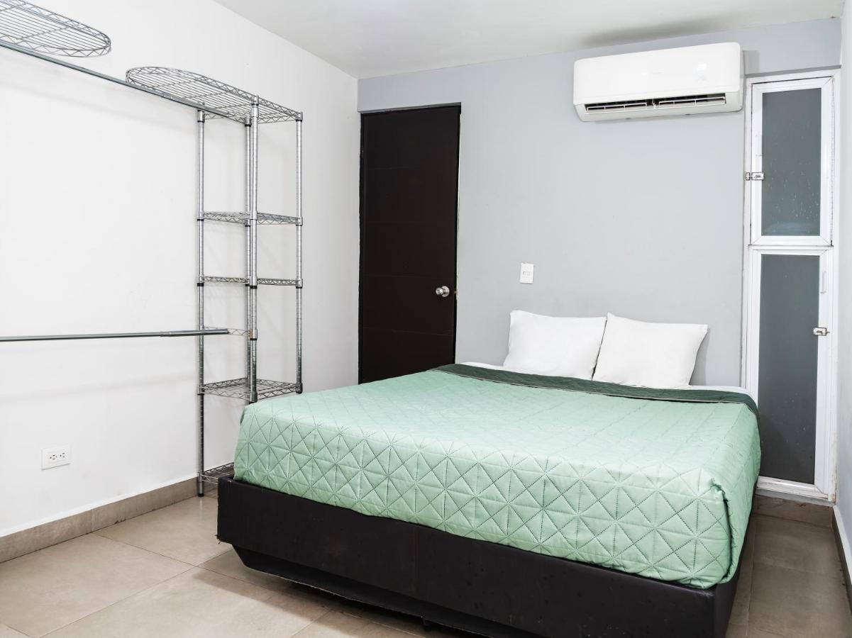 Adhoc Express Hotell Monterrey Eksteriør bilde
