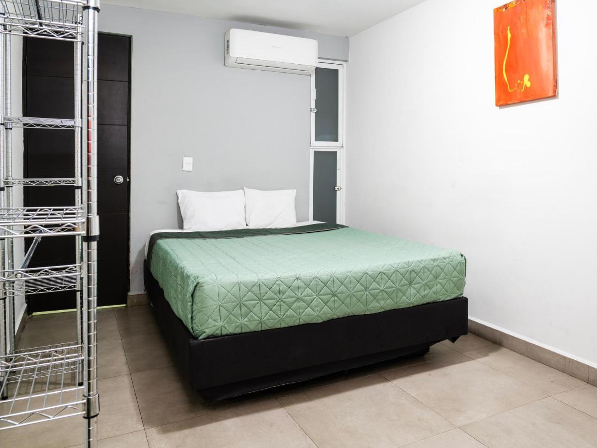 Adhoc Express Hotell Monterrey Eksteriør bilde